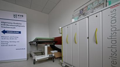 Bild: tr
Die neuen Möbel für die Bereitschaftspraxis sind im dritten Obergeschoss nun eingetroffen. Das Bild zeigt den Blick ins Untersuchungszimmer.