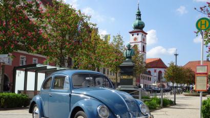 Bild: rti
Der alte Käfer kehrt auf den Tirschenreuther Marktplatz zurück.