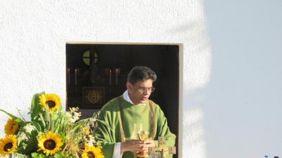 Bild: jzk
Pfarrvikar Dr. Joseph Meenpuzhackal gedenkt bei der Stiftmesse des Stifters Josef Pürner.