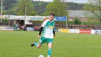 Bild: Gebert, Rudolf [GB] (rudolf.gebert@oberpfalzmedien.de)
Landesligist SV Mitterteich verlor am Samstag das Testspiel bei Bezirksliga-Aufsteiger SV Grafenwöhr mit 1:2. Michael Drechsler (Bild) unterlief ein unglückliches Eigentor.