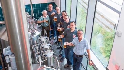 Bild: u
Bei der Bierprobe (von links): Brauerei-Chef Franz Dorfner, Vorsitzender Michael Schuminetz, 2. Vorsitzender Thomas Maier, Vorsitzender Konrad Bierner (Schnaittenbach), Kommandant Sebastian Jasinsky, 2. Kommandant Claus Meyer und Bürgermeister Hermann Falk.