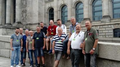 Bild: alr
Die Altherren-Fußballer der SpVgg Neustadt am Kulm in Berlin. Ein Besuch des Reichstagsgebäudes ist dabei natürlich Pflicht.
