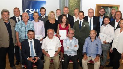 Bild: rdo
Der CSU-Kreisverband Weiden bedankt sich mit dem großen Ehrenabend bei den treuen Mitgliedern. Bild: Dobmeier