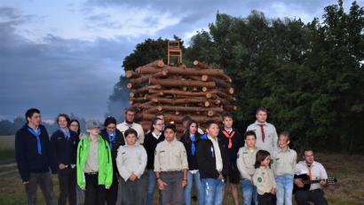 Bild: rgr
Die Pfadfinder sangen: Und das Feuer, es brennt.