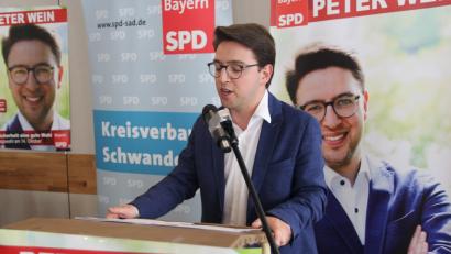 Bild: ral
Peter Wein möchte in den Landtag kommen. In Nabburg eröffnete der SPD-Direktkandidat seinen Wahlkampf.
