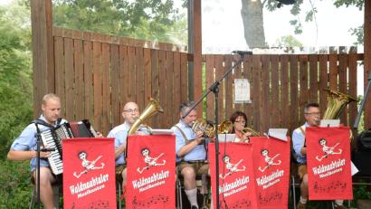Bild: bey
Die „Waldnaabtaler Bauernmuse“ gab echte bayerische Volksmusik zum Besten.