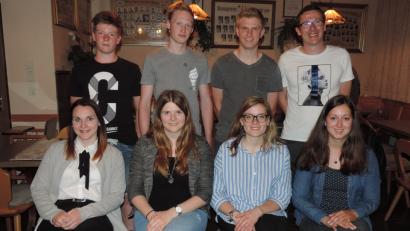 Bild: exb
Der neu gewählte Spartenausschuss des ASV Schwend/Volleyball.  hinten von links: 2. Jugendleiter Noah Graf, Ausschussmitglied Uwe Kölbel, Ausschussmitglied Philip Nitzbon, 1. Spartenleiter Martin Schötz vorne von links: stv. Spartenleiterin Magdalena Melzer, Kassier Lisa Kellermann, 1. Jugendleiterin Lisa Fenk, Ausschussmitglied Nicole Hiereth.
