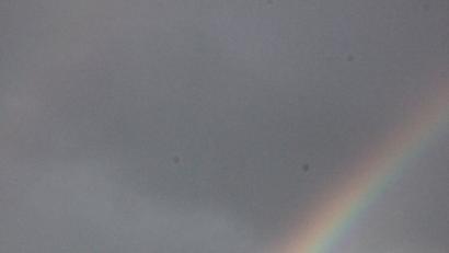 Bild: den
Auch ein Regenbogen lässt sich beim Johannisfeuer in Krummennaab blicken.