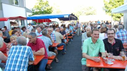 Bild: sm
Großen Zusprach fand im vergangenen Jahr das Altenstädter Rathausfest. Die Veranstaltenden Vereine erhoffen sich auch heuer wieder viele Gäste und ein schönes Festwetter