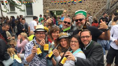 Bild: Gabi Schönberger
Auch am Sonntagabend geht's fröhlich weiter beim Bürgerfest in Weiden.