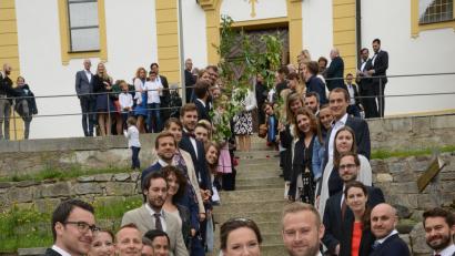 Bild: bey
Eva Moosburger und Lutz Weiß feiern den schönsten Tag des Lebens mit Freunden und Verwandten in der Heimat.