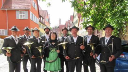 Bild: jzk
Die Kaibitzer Schlossbläser freuen sich über ihren Erfolg beim Landesbläserwettbewerb in Dinkelsbühl: Daniel Eibisch, Wolfgang Veigl, Benjamin Eibisch, Christoph Ferber, Liane Preininger, Thorsten Zickler, Günter Veigl, Hornmeister Ely Eibisch, Johannes Busch (von links).