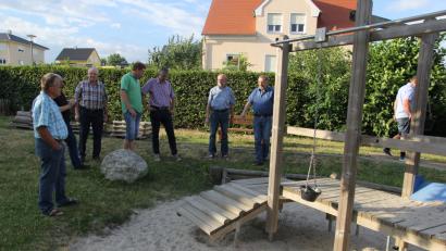 Bild: ral
Beim Kinderspielplatz im Baugebiet „Markfelder“ gibt es einige Mängel abzustellen.