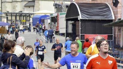 Bild: Ziegler, Hubert [ZG] (HUBERT.ZIEGLER@ONLINE.DE)
Der 31. Stadtlauf in Sulzbach-Rosenberg erfreute sich großer Beliebtheit bei Läufern und Zuschauern.