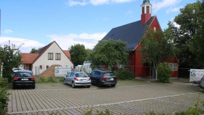 Bild: sne
Der Stadtrat will den Parkplatz vor der Michaelskirche erhalten.