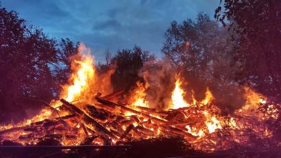 Bild: tok
Die Wurzer brennen heuer ein  beeindruckend großes Johannisfeuer ab.