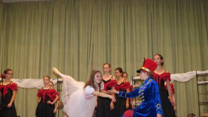 Bild: ubb
In den Hauptrollen tanzten unter anderem Lea Selch als Puppenfee (links) und Clara Maenner (rechts) als Zinnsoldat.