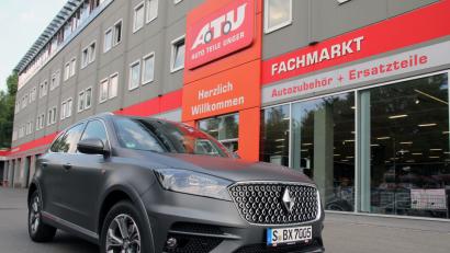 Bild: ATU
Ein Bordward vor der ATU-Filiale Weiden.