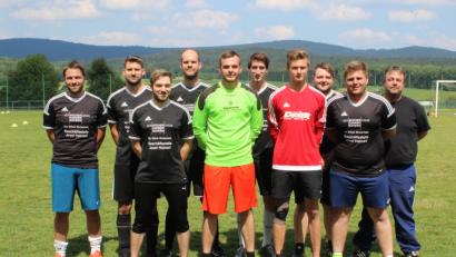 Bild: Beitrag, Externer [EXB] (kontakt@oberpfalznetz.de)
Die neuen Spieler des TSV Winklarn: (von links) Abteilungsleiter Gerhard Baier, Andreas Zielbauer (SpVgg Moosbach), Sebastian Ring (reaktiviert), Tobias Bayer (SpVgg Moosbach), Andreas Eiber (TSV Dieterskirchen), Philipp Zielbauer (SpVgg Moosbach), Kevin Abel, Andreas Bauer, Dominik Herdegen (alle SG Schönseer Land) und Trainer Michael Babl.