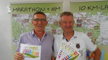 Bild: abi
Markus Morgenroth (links) und Peter Karl vom Organisationsteam freuen sich schon auf den neuen Fichtelgebirgsmarathon mit drei Distanzen.