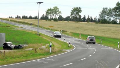 Bild: lep
In der Tektur stellte Sonja Walberer unter anderem den Antrag auf direkte Zufahrt zur Hauptstraße. Da die Zufahrt über Tagmanns bei der Genehmigung als Auflage gemacht wurde, stimmten die Räte nach eingehender Diskussion gegen die Tektur