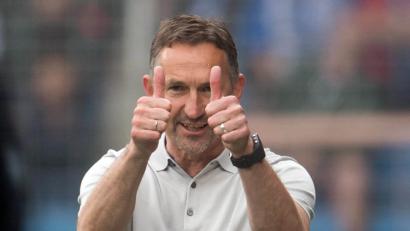 Bild: dpa
Top: Achim Beierlorzer verlängert seinen Vertrag beim Zweitligisten SSV Jahn.