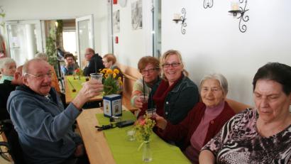 Bild: wro
Schunkeln und Lachen fallen beim Sommerfest der Senioren nicht schwer.