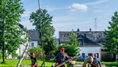 Bild: exb
Die Pullenreuther Steinwaldspiele erfordern Kraft und Geschicklichkeit. Teilnehmen kann man nur im Kilt.