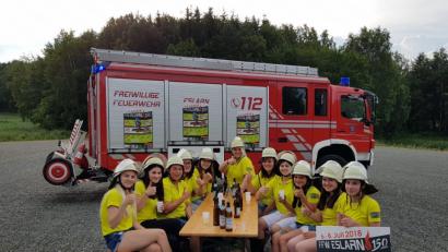 Bild: gz
Die Vorbereitungen zum Jubiläum der Eslarner Feuerwehr laufen auf Hochtouren. Die Festdamen drehen dafür einen Film.