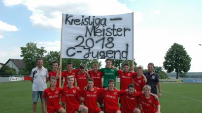 Bild: Niebauer
Thomas Schubert (re) und Harald Saffert (li) konnten mit ihren Spielern die Meisterschaft in der Kreisliga feiern.