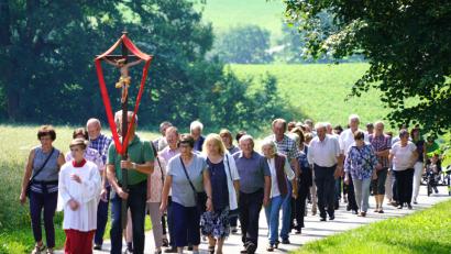 Bild: Völkl, Franz [FVO]
Landvolkwallfahrt der Landkreise Neustadt/WN und Tirschenreuth von Ilsenbach zum St. Quirin