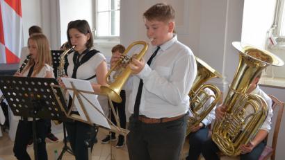 Bild: jr
Die Bläsergruppe der Realschule im Stiftland umrahmte den Festakt musikalisch.