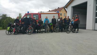 Bild: slh
Die Berliner Schüler freuten sich über die Gastfreundschaft der Feuerwehr Weihern und luden  zu einem Gegenbesuch ein.