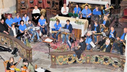 Bild: fjo
In großer Besetzung nimmt die Bläsergruppe "Atemnot" die Einladung zur Mitwirkung am Abendkonzert in der Dekanalkirche von Bor/Haid gerne an.