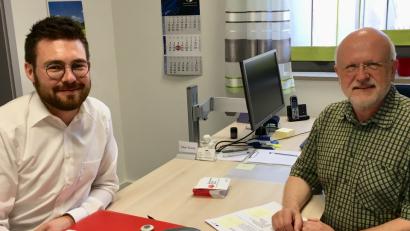 Bild: exb
VdK-Kreisgeschäftsführer Harald Gresik (rechts) und stellvertretender BRK-Kreisgeschäftsführer Sven Lehner (links) freuen sich auf die Kooperation beider Verbände, mit dem die VdK-Mitglieder beim BRK-Hausnotruf jetzt sieben Prozent sparen.