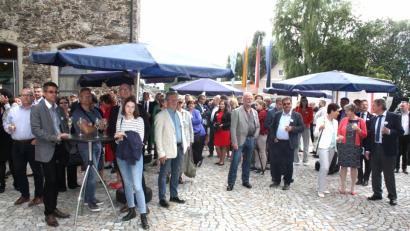 Bild: lg
Das Centrum Bavaria Bohemia schuf ein einladendes Ambiente für die bayerisch-tschechische Begegnung beim Sommerempfang.