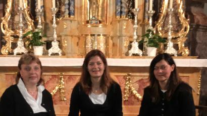 Bild: mab
Die "Schönseer Moidln" sorgten für einen Hörgenuss in historisch-sakraler Umgebung der Alten Pfarrkirche.