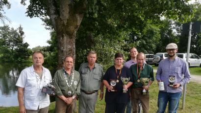 Bild: exb
Der Weidener Sportanglerbund kürt die neuen Könige und siegreichen Angler (von links): Albert Iblacker, Reinhold Schrehardt (Fischerkönig 2018), Vorsitzender Reiner Wolfrath, Sebastian Gebhardt (Jugendfischerkönig), Oliver Plate, Walter Weich und Ralf König.