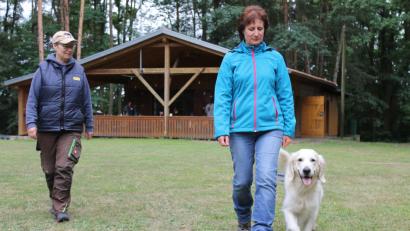 Bild: Kochherr
Andrea Obermeier (rechts) bekommt von Ringsteward Brigitte Lichtenberger Anweisungen für die Freifolge.