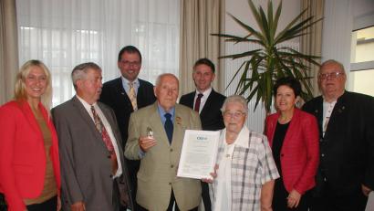 Bild: gis
Bürgerpreisauszeichnung von links:  
Dr. Silke Launert, Siegbert Schöler, Martin Schöffel, Rudolf Kiesewetter, Hans-Peter Reichenberger, Gerlinde Kiesewetter, Gudrun Brendel-Fischer, Helmut Hempel