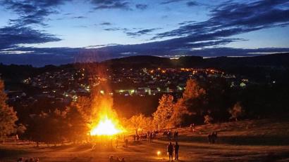 Bild: Rudi Wilhelm
Ein ganz besonderes Gemeinschafts-Erlebnis waren auch in diesem Jahr die Johannisfeuer im Landkreis Amberg-Sulzbach