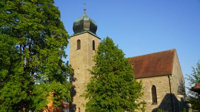 Bild: Völkl, Franz [FVO] (waldthurn@t-online.de)
Die Dorfkapelle Albersrieth ist dem heiligen Michael geweiht und feiert 80. Geburtstag.