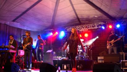 Bild: mmj
Ein Bild aus vergangenen Tagen: Die Open-Air-Konzerte waren Kult beim JMC. Nach Abbruch der alten Bausubstanz startet der Jugend&Musikclub einen Neuaufbau und möchte jahrelange Musiktradition auf dem Gelände fortsetzen..