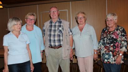 Bild: cs
Der neue VdK-Vorstand um Josef Friedrich (von rechts): Sieglinde Polster, Ursula Speckner, Josef Friedrich, Renate Weber und Helga Linhardt.