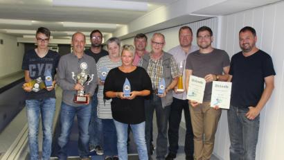 Bild: hä
Auf dem Foto Sieger und Geehrte: v.li.: Daniel Winter, Hans Weiß, Tobias Steinhauser, Petra Schmidt, Alexandra Schüßler, Dieter Steinhauser, Günter Bauer, Martin Rother, Stefan Steinhauser, Thomas Haberkorn.