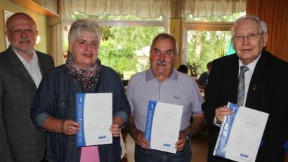 Bild: kro
Langjährige Mitglieder ehrt der VdK-Ortsverband Mähring. Von links: VdK-Kreisgeschäftsführer Harald Gresik, Gabriele Völkl, Josef Reinold und Uwe-Karsten Mühlenbeck.
