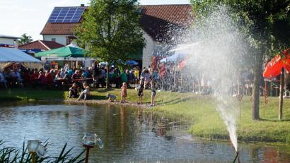 Bild: arw
Das "Feuerabend-Fest" der Lanzer Feuerwehr ist ein echter Hingucker.