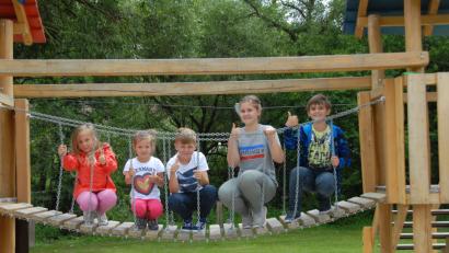 Bild: pop
Ein großer Tag für Kinder – der Spielplatz in Emhof steht wieder uneingeschränkt zur Verfügung