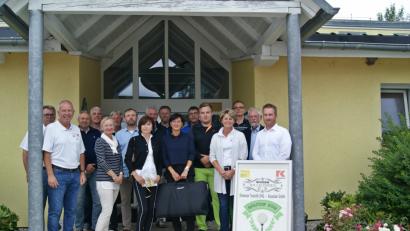 Bild: exb
Die Gewinner der Brutto- und Netto-Klassen sowie der Sonderwertungen zusammen mit Jürgen Stowasser und Bernd Fürbringer (von links) sowie Marion Stowasser-Fürbringer (Vierte von rechts).