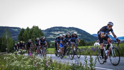 Bild: Sportograf
Norbert Huber (rechts) und der Tross mit Verena Bentele  auf dem Weg nach Oslo.
